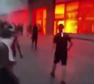 Extrait du site Archimag du 30 juin 2023. Photo prise devant la Bibliothèque de l'Alcazar à Marseille